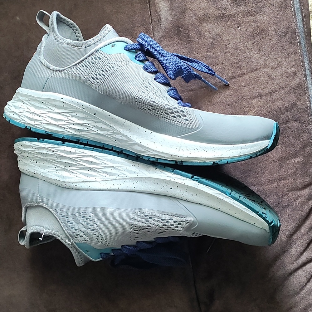 Sneaker - Picture 3 of 4